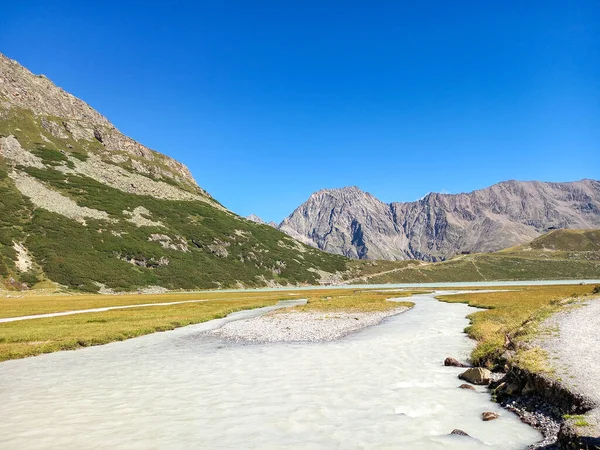 Schöner Fluss Und See Alpental — Stockfoto
