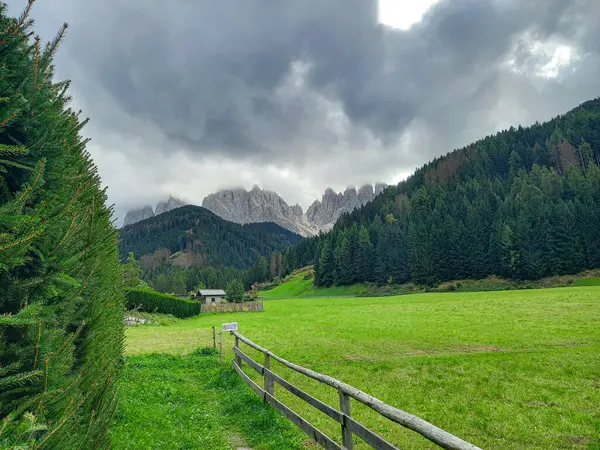 Красота Италии Долина Фунеса Клещей — стоковое фото