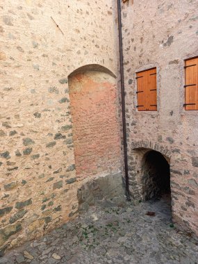 Chiusa 'daki Sabiona Manastırı' nın Duvarları 