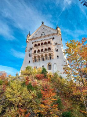 Almanya 'da renkli bir sonbahar (Neuschwanstein Kalesi)