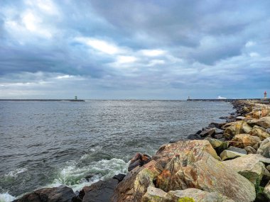 Douro Nehri ve Atlantik Okyanusu üzerindeki bulutlar 