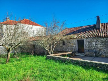 Francisco ve Jacinta 'nın evinin avlusunda. 