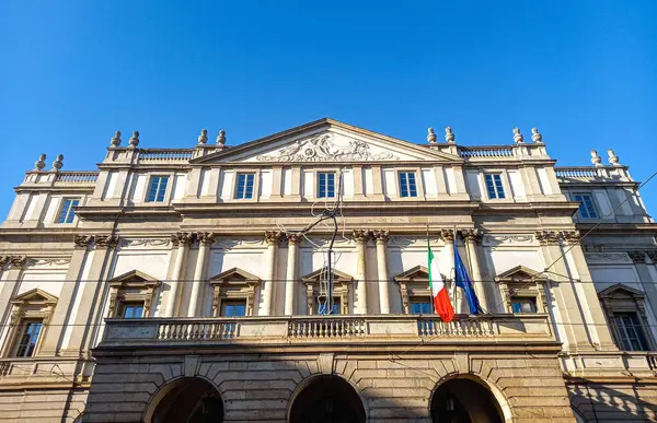 Teatro alla Scala dünyanın en ünlü opera salonlarından biridir.