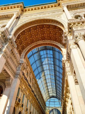Galleria Vittorio Emanuele II Milano 'nun önemli bir simgesidir.