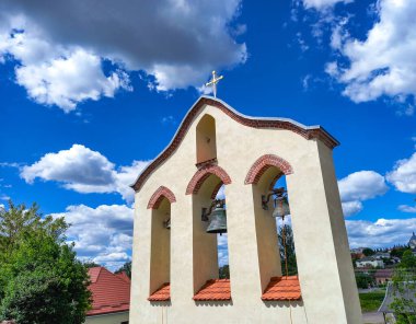 Davydiv 'de çanları olan güzel bir yapı. 