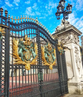  Buckingham Sarayı Kapıları 