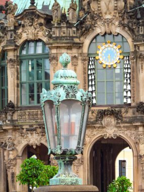 Dresden 'de Zwinger' ın güzel unsurları 