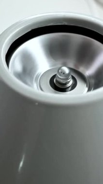 Test tüpleri ve ekipmanlarıyla kozmetik kimya laboratuvarı. Yüksek kaliteli FullHD görüntüler