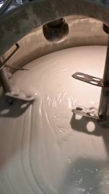 Kozmetik araştırma ve geliştirme için yüksek teknolojili kimya laboratuvarı. Yüksek kaliteli FullHD görüntüler