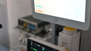 Profesyonel tıbbi ekiple birlikte hastane ameliyathanesinde ortak ameliyat. Yüksek kaliteli FullHD görüntüler