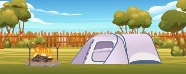 Çadır ve şenlik ateşiyle seyahat kampı. Mavi gökyüzü, çitler ve manzaralı ağaçlar. Vektör illüstrasyonu.