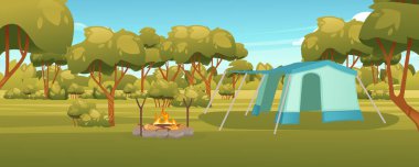 Çadır ve şenlik ateşiyle seyahat kampı. Manzara arka planında mavi gökyüzü ve orman. Vektör illüstrasyonu.