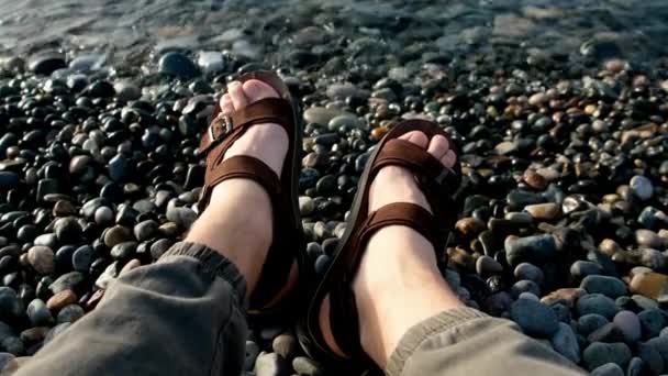 Man Tourist Leather Slippers Resting Relaxing Pebblestone Sea Beach Small — Stock Video
