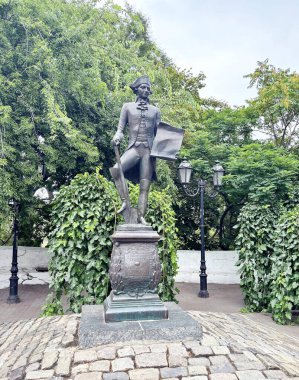 Odessa 'nın kuruluşunda yer alan İtalyan-İspanyol subay Jose de Ribas' ın anıtı, sessiz bir Odessa meydanının merkezinde yer alıyor..