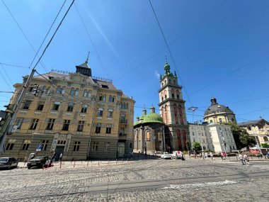 Rönesans döneminin mimari bir başyapıtı olan Kornyakt Kulesi, antik Lviv şehrinin merkezinde yer alan Assumption Kilisesi 'nin bir parçası..