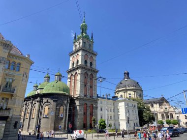 Rönesans döneminin mimari bir başyapıtı olan Kornyakt Kulesi, antik Lviv şehrinin merkezinde yer alan Assumption Kilisesi 'nin bir parçası..