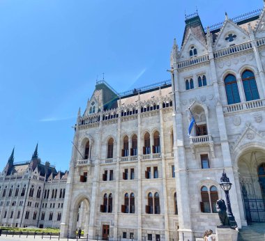 Macar Parlamentosu 'nun binalarının etkileyici ortaçağ mimari güzelliği hiçbir izleyiciyi kayıtsız bırakmayacak..