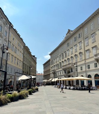 Sahil kesimindeki İtalyan kasabasının sakin ve sakin sokaklarında rahat kafelerde dinlenebilirsiniz..