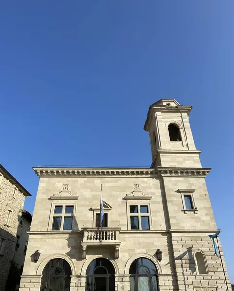 San Marino 'daki Palazzo Pubblico' nun karşısındaki antik bir bina olan Parva Domus neredeyse yedi yüz yaşında..