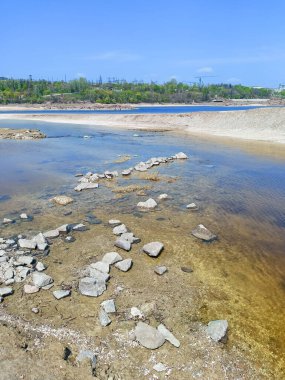 Yapay olarak oluşturulan çok sayıda adalar tatilcileri hızlı bir şekilde suda yürümeye cezbediyor..