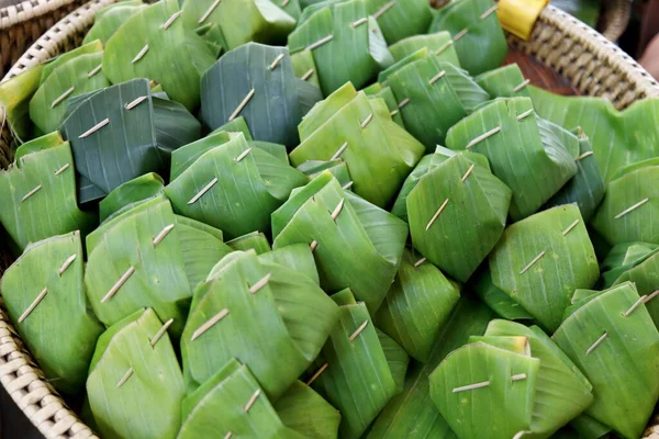 Dessert Tailandese Avvolto Foglia Banana Vendita Pin Con Piccolo Perno — Foto Stock