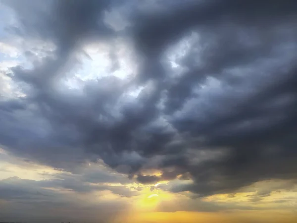 Dramatis Langit Biru Dengan Awan — Stok Foto