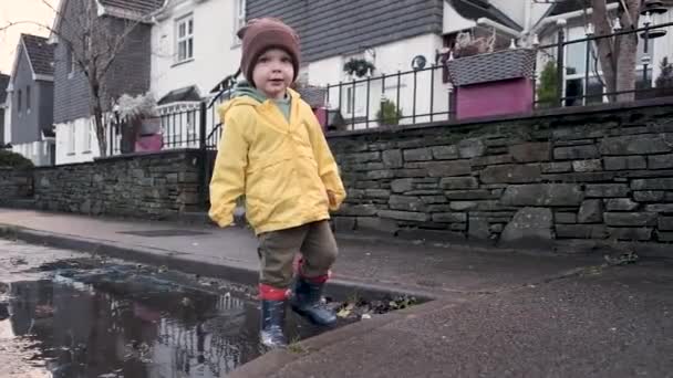 Child Rubber Boots Yellow Raincoat Jumping Mud Puddle High Quality — Wideo stockowe