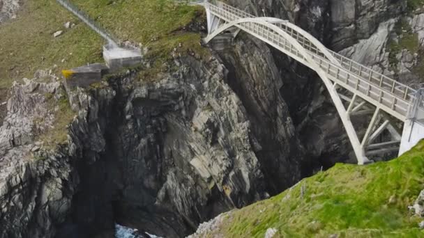 Vista Aérea Del Puente Mizen Cabeza Irlanda Sin Gente Imágenes — Vídeo de stock