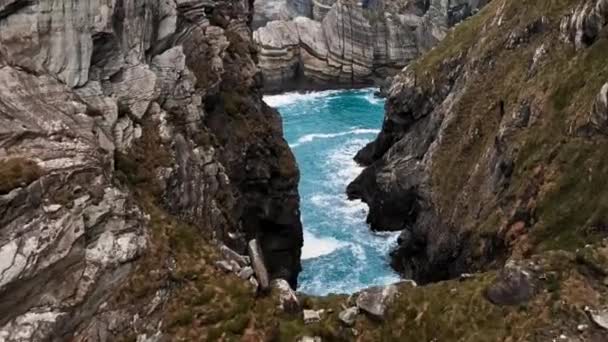 Drone Flying Island Cliffs Ireland Aerial View Mizen Head High — 비디오