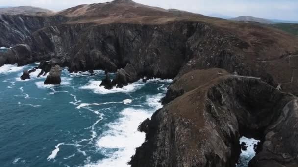 Aerial View Bridge Mizen Head Ireland People High Quality Footage — Stockvideo