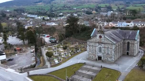 Vista Aerea Della Città Bantry Chiesa Cimitero Irlanda Filmati Alta — Video Stock