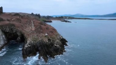 İrlanda 'daki Cliff Sheeps' in hava manzarası. Yüksek kalite 4k görüntü