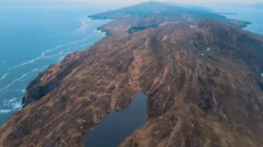 İrlanda 'daki Cliff Sheeps' in hava manzarası. Yüksek kalite 4k görüntü