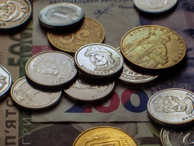 Yeni numunenin Ukrayna paraları ve banknotları 