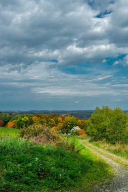 Suluboya yumuşak sonbaharın dingin huzuru