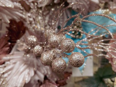 Tatil hazırlığı - Süpermarkette yeni yıl dekorasyonu