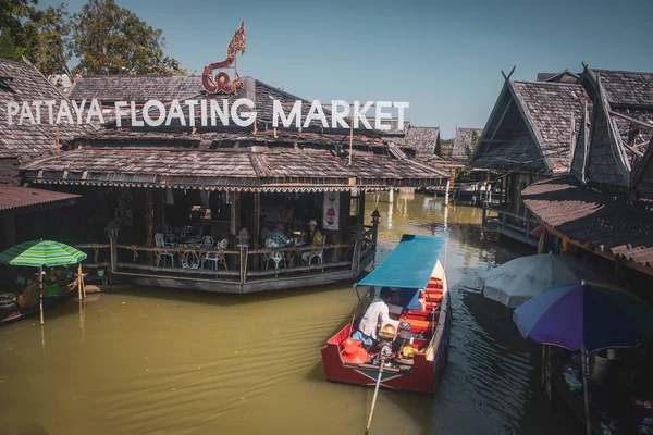 泰国帕塔亚 2022年12月21日 帕塔亚浮动市场 Pattaya Floating Market 泰国帕塔亚的浮动市场是一个受欢迎的游客 — 图库照片