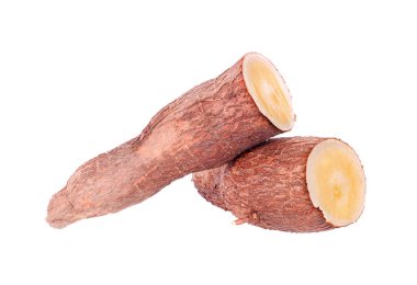   Beyaz arkaplanda yalıtılmış manyok