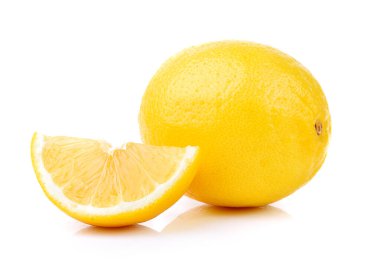beyaz arkaplanda limon