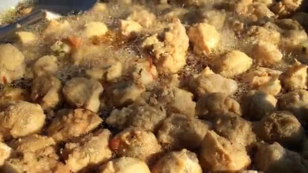 Närbild Stekt Batagor Dumplings Bandung Mycket Populär Street Food Indonesien — Stockvideo