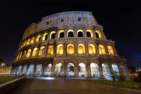 Рим Италия Колизей Старинное Древнее Здание Гладиаторская Битва Ночью — стоковое фото