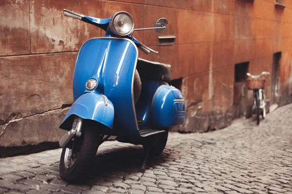 Beautiful Retro Moped Parked Street Old Town — Stock Photo, Image