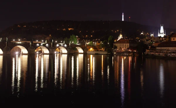 Ночной Мост Через Реку Фонарями Праге Чехия — стоковое фото