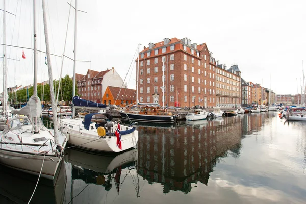 Копенгагенський Нихавн Чудова Гавань Багатьма Човнами Каналі Між Будинками — стокове фото