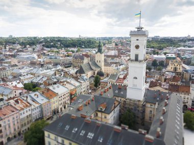 Lviv, Ukrayna, panorama, şehir merkezindeki kuşbakışı, dronun kentin tarihi bölümü
