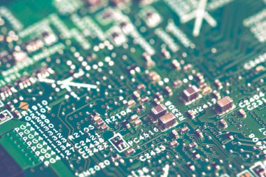 Ana karttaki elektronik bileşenleri kapat, mikroişlemci çipi.