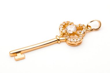 Mücevher altın anahtarı beyaz arkaplanda izole edildi 