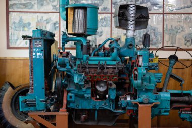 internal combustion engine for the car