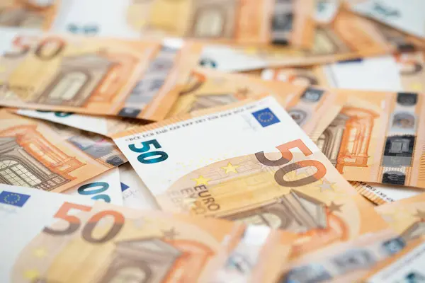 50 Euro 'luk banknotlar rastgele karıştırılmış.