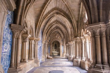Igreja do Carmo in Portekiz 'deki kilisede mavi çizimlerle iç içe.